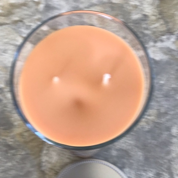 Yankee Candle Mango Ice Cream Large 22 Oz. Tumbler, New - Picture 3 of 9